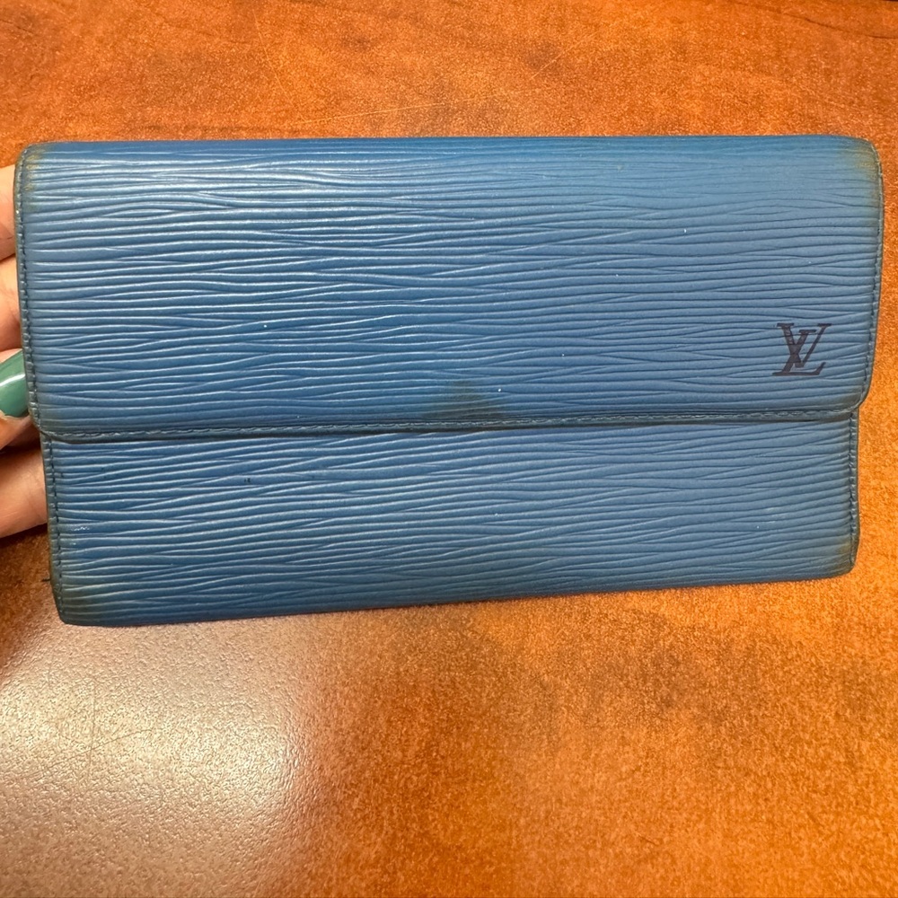 Authentic Louis Vuitton Blue Épi Wallet.